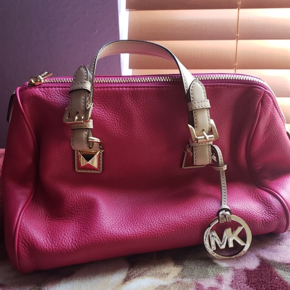 NEW Magenta Michael kors minibag